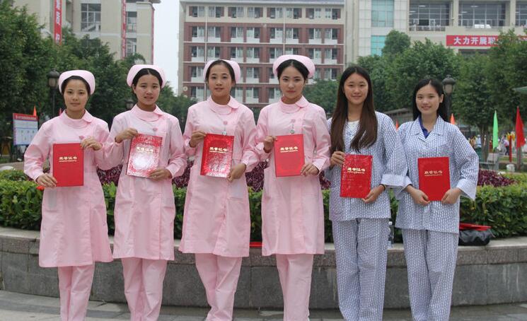廉江市衛生職業(yè)技術(shù)學(xué)校2017年報名條件、招生對象