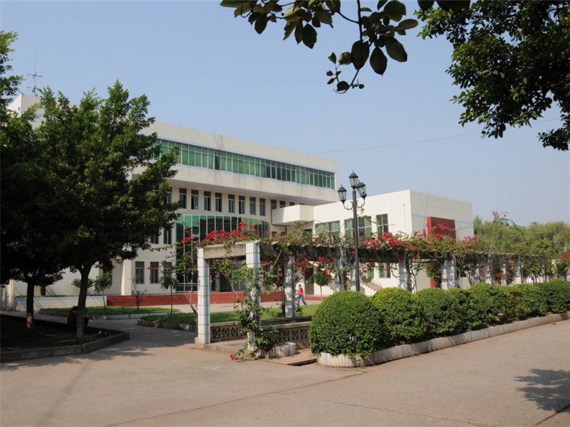 四川涼山衛生學(xué)校招生辦聯(lián)系電話(huà)