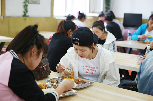 黑龍江醫藥衛生職業(yè)學(xué)校食堂情況