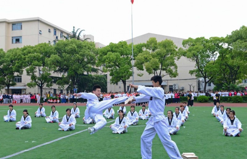 上海健康醫學(xué)院2019年招生辦聯(lián)系電話(huà)