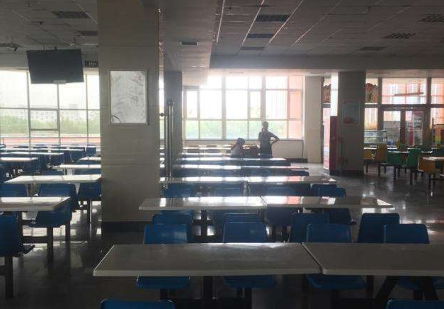 包頭衛生學(xué)校食堂情況