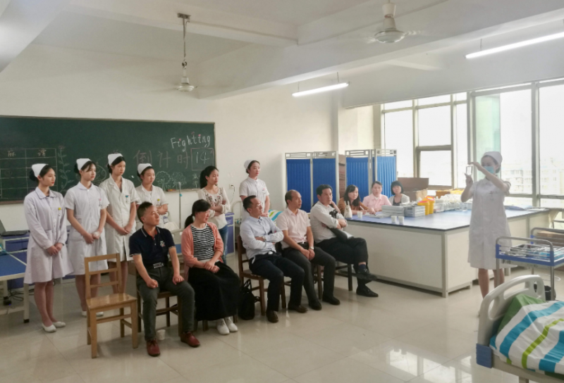 武漢市第二衛生學(xué)校2019年報名條件、招生要求、招生對象