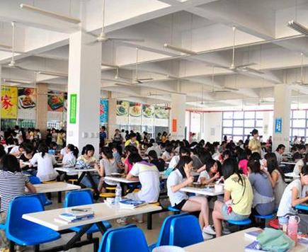 青島第二衛生學(xué)校食堂情況