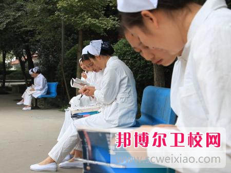 四川針灸學(xué)校2021年學(xué)費、收費多少