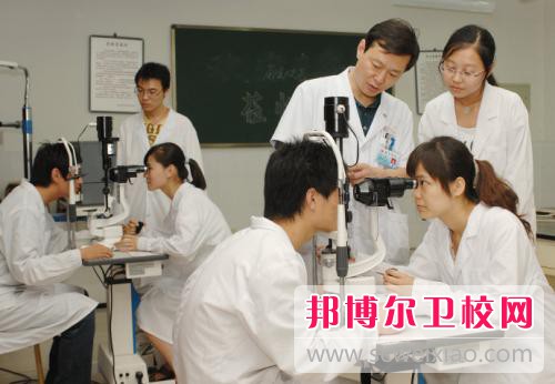 華西衛校天府校區2021年學(xué)費、收費多少