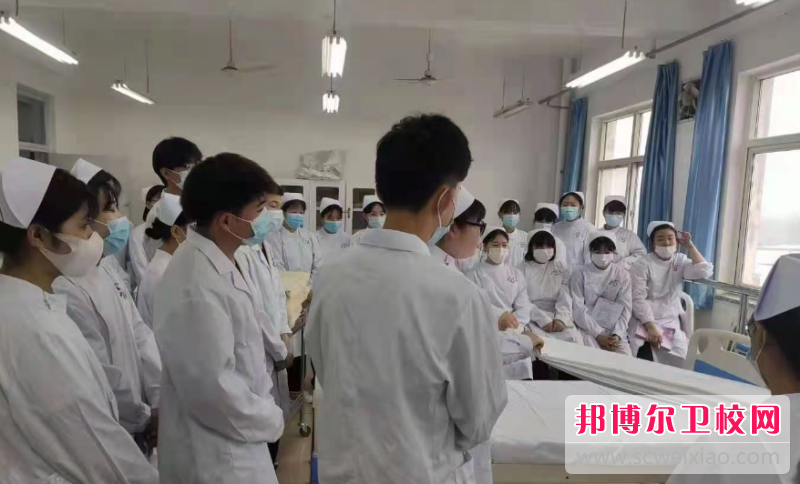 四川2023年男生讀護理學(xué)校有沒(méi)有前途