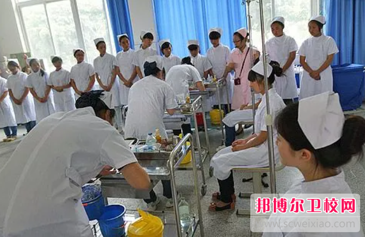 四川2023年適合女生的護理學(xué)校專(zhuān)業(yè)