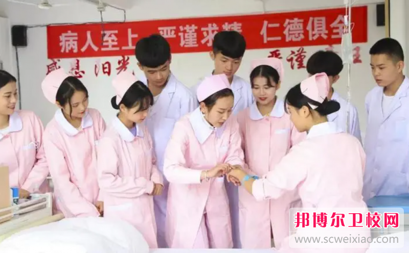 四川2023年護理學(xué)校畢業(yè)是什么文憑