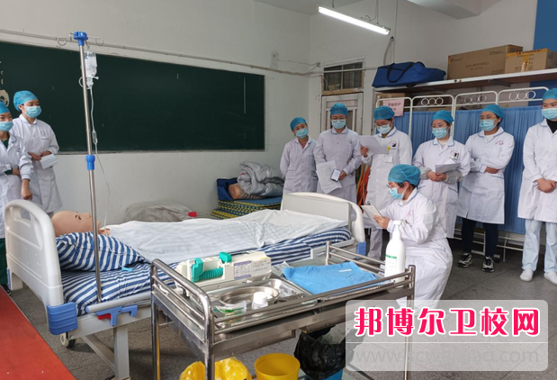 貴州2023年適合女生的護理學(xué)校專(zhuān)業(yè)
