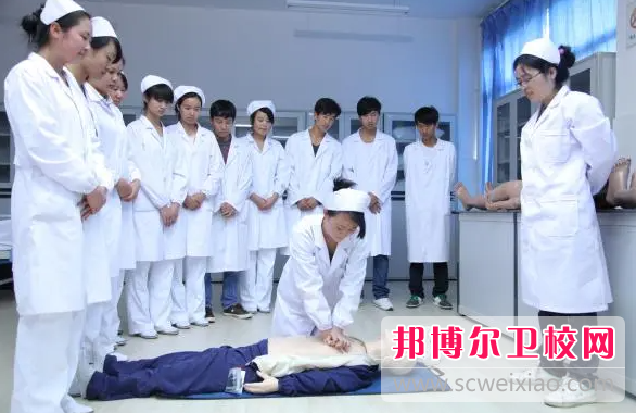 云南2023年護理學(xué)校畢業(yè)是什么文憑