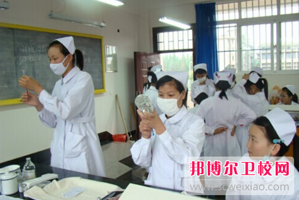 云南2023年護理學(xué)校好還是職高好