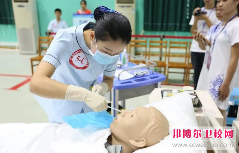湖南2024年護理學(xué)校什么學(xué)歷